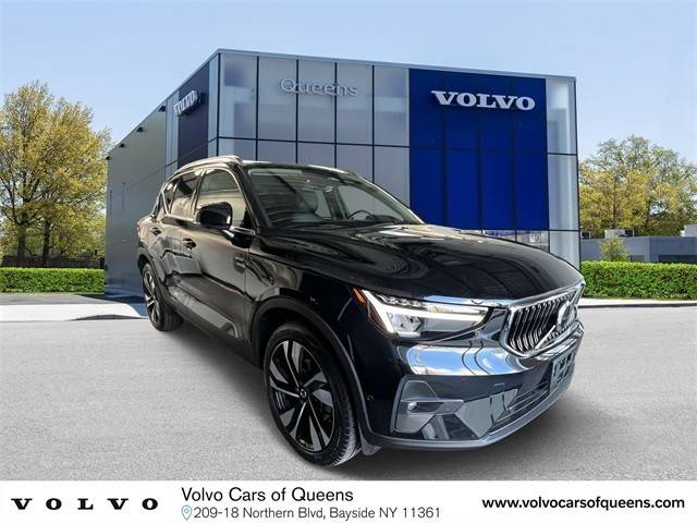 2023 Volvo XC40 Plus Bright Theme AWD photo