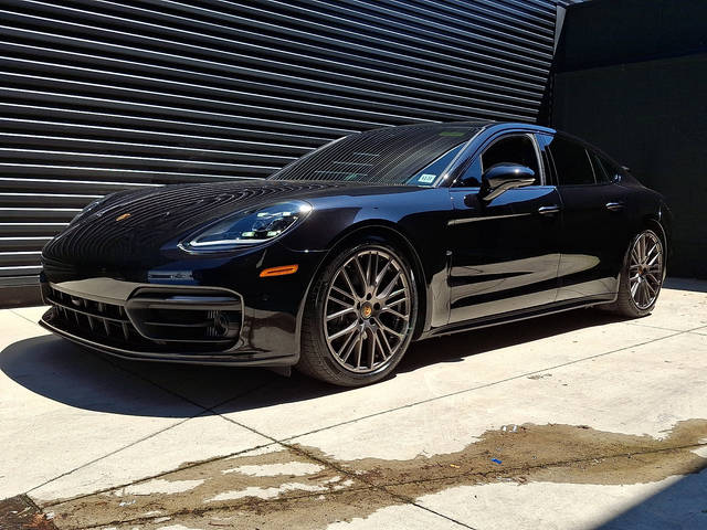 2023 Porsche Panamera 4 Platinum Edition AWD photo
