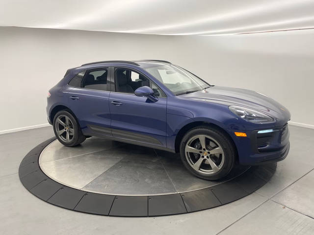 2023 Porsche Macan  AWD photo