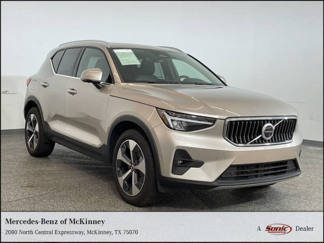 2023 Volvo XC40 Plus Bright Theme FWD photo