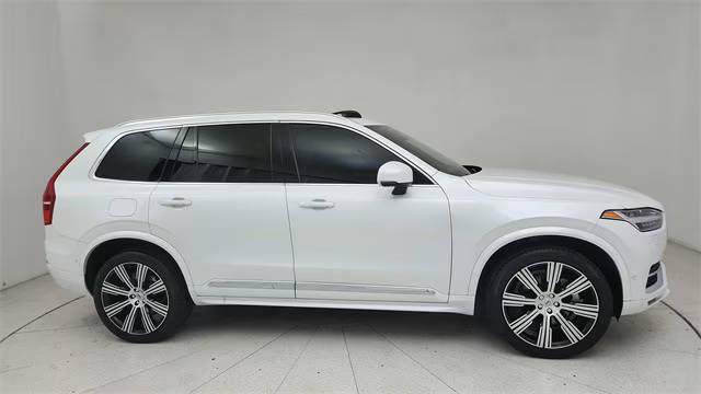 2023 Volvo XC90 Plus AWD photo