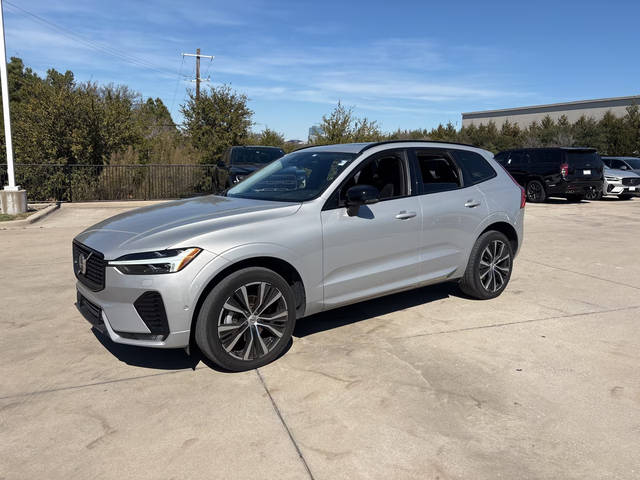 2023 Volvo XC60 Plus Dark Theme AWD photo