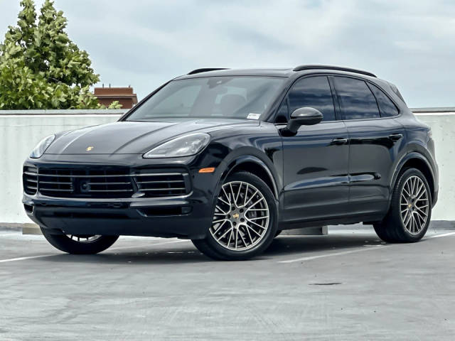 2023 Porsche Cayenne Platinum Edition AWD photo