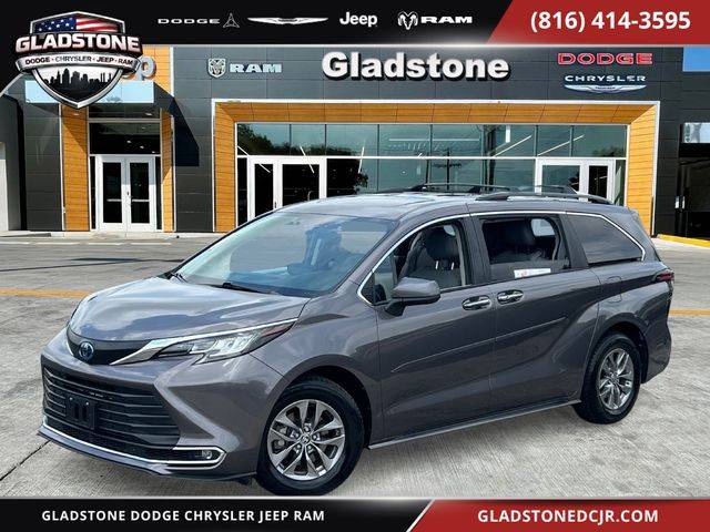 2022 Toyota Sienna XLE FWD photo