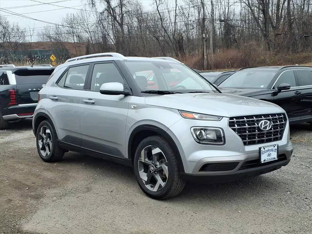 2022 Hyundai Venue SEL FWD photo