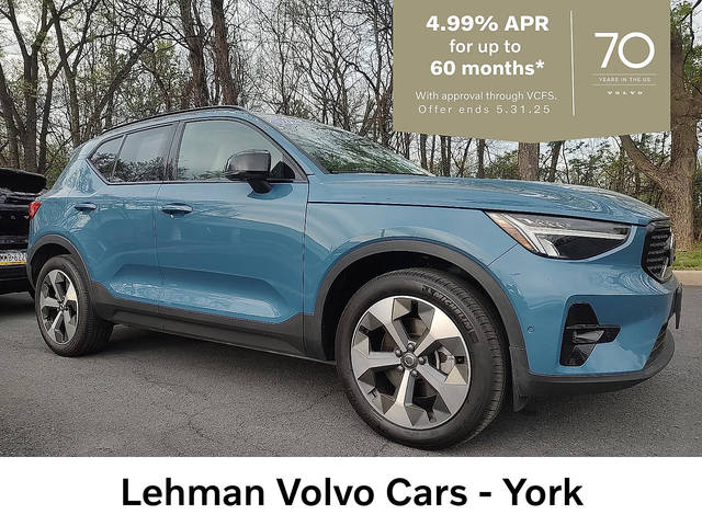 2023 Volvo XC40 Plus Dark Theme AWD photo
