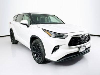 2022 Toyota Highlander LE FWD photo