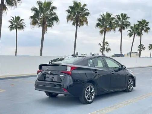 2022 Toyota Prius XLE FWD photo