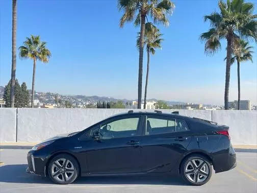 2022 Toyota Prius XLE FWD photo