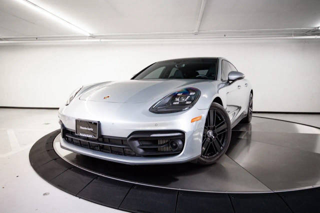 2023 Porsche Panamera  RWD photo