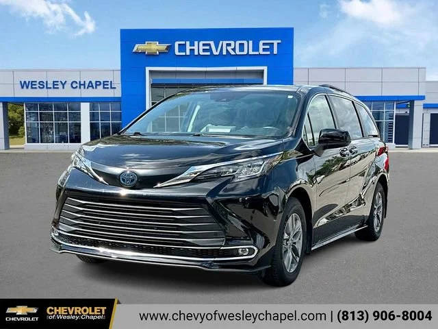 2022 Toyota Sienna XLE FWD photo