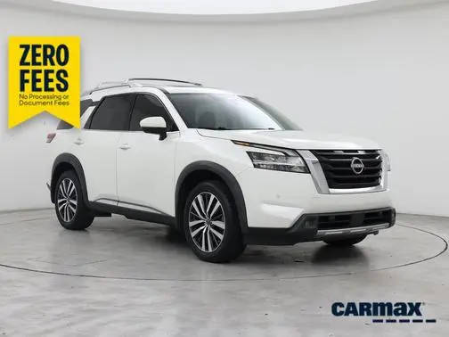 2022 Nissan Pathfinder Platinum FWD photo