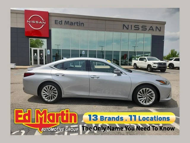 2022 Lexus ES ES 300h Ultra Luxury FWD photo