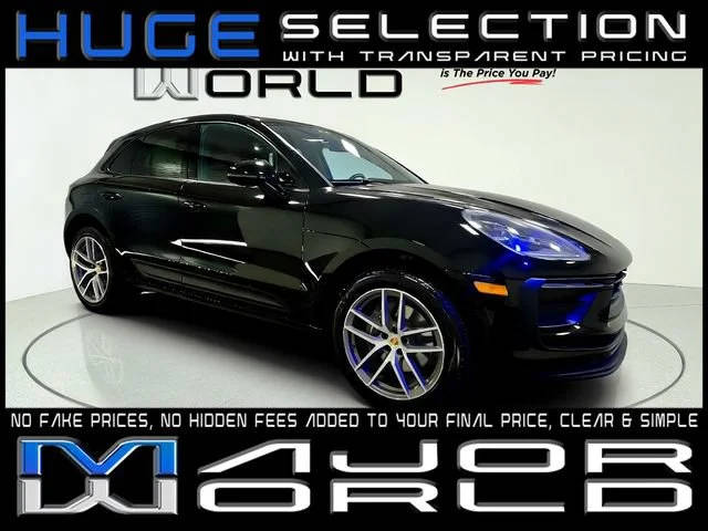 2023 Porsche Macan AWD photo