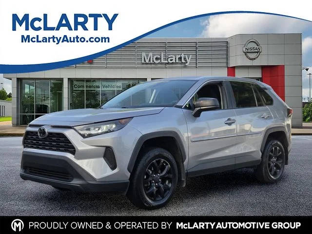 2022 Toyota RAV4 LE FWD photo