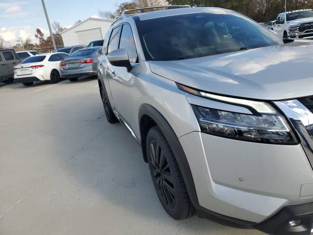2022 Nissan Pathfinder Platinum FWD photo