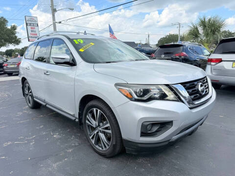 2019 Nissan Pathfinder Platinum FWD photo