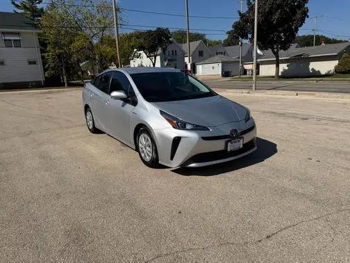 2021 Toyota Prius L Eco FWD photo