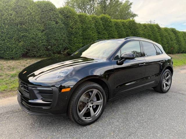 2023 Porsche Macan  AWD photo