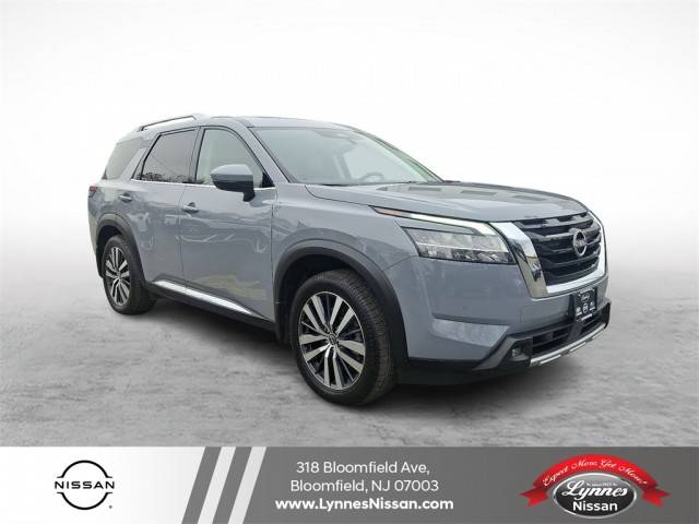 2022 Nissan Pathfinder Platinum 4WD photo