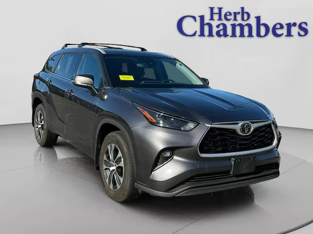 2022 Toyota Highlander XLE AWD photo