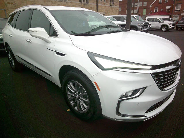 2023 Buick Enclave Essence AWD photo