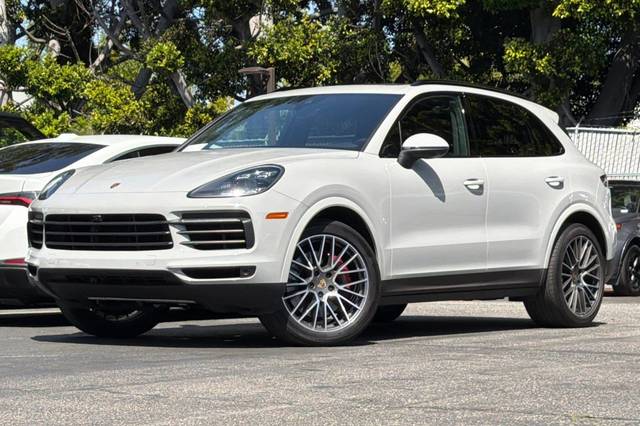 2023 Porsche Cayenne Platinum Edition AWD photo