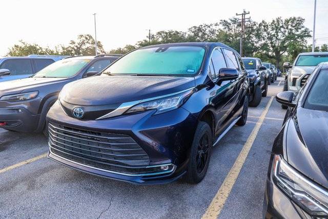 2022 Toyota Sienna XLE AWD photo