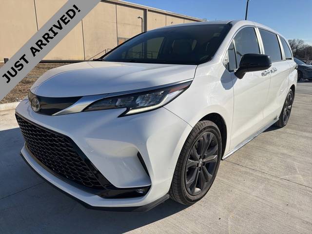 2022 Toyota Sienna XSE FWD photo