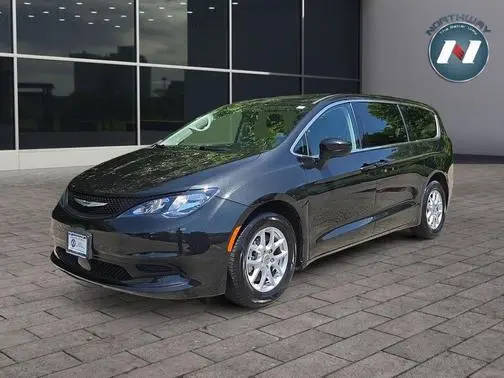 2022 Chrysler Voyager LX FWD photo