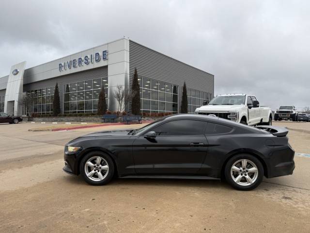 2015 Ford Mustang V6 RWD photo