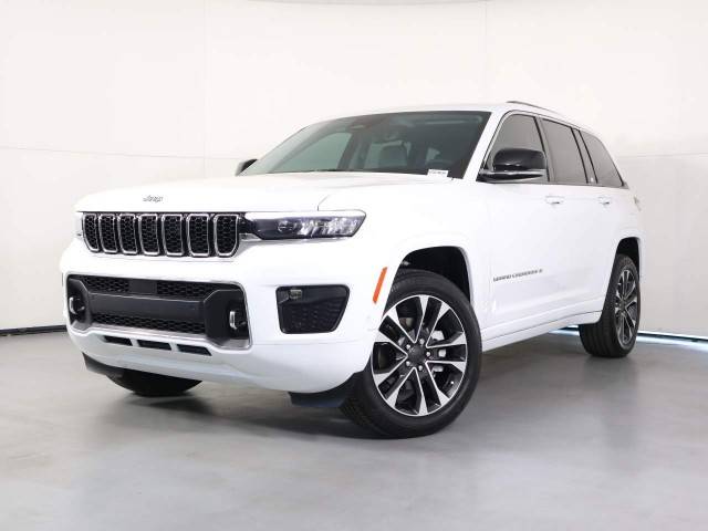 2023 Jeep Grand Cherokee Overland RWD photo