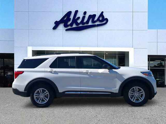 2022 Ford Explorer XLT 4WD photo