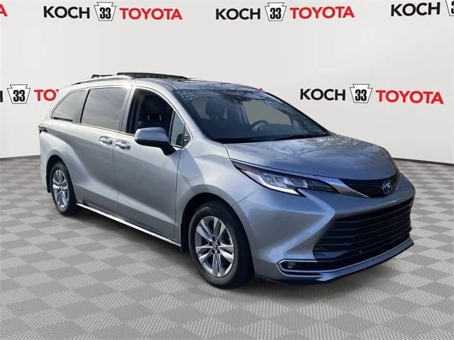 2022 Toyota Sienna Limited AWD photo