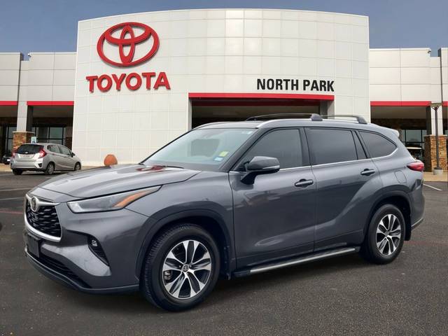 2022 Toyota Highlander XLE FWD photo