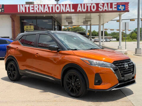 2023 Nissan Kicks SR FWD photo