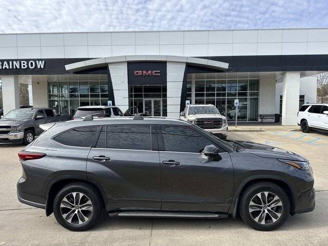 2022 Toyota Highlander XLE FWD photo