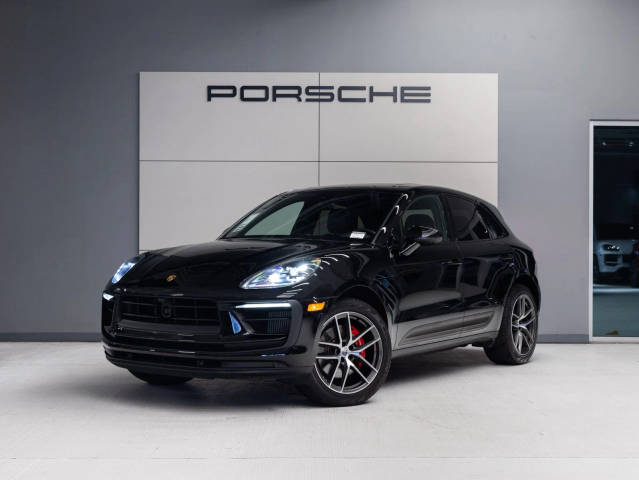 2023 Porsche Macan S AWD photo