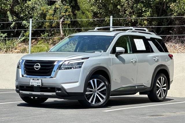 2023 Nissan Pathfinder Platinum FWD photo