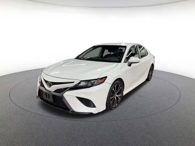 2020 Toyota Camry SE FWD photo