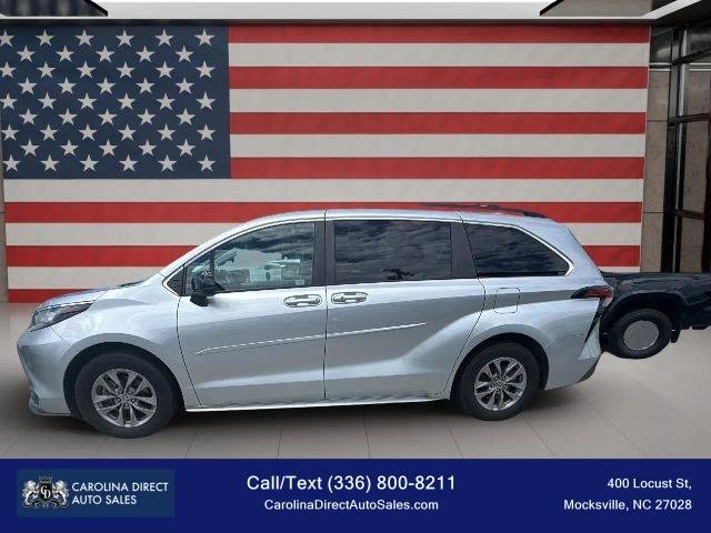 2022 Toyota Sienna LE AWD photo