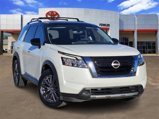2023 Nissan Pathfinder SL 4WD photo