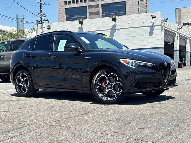 2023 Alfa Romeo Stelvio Veloce AWD photo