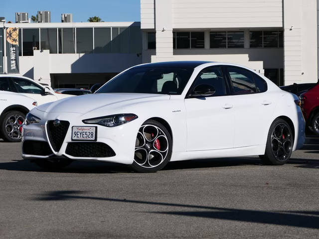 2023 Alfa Romeo Giulia Veloce RWD photo