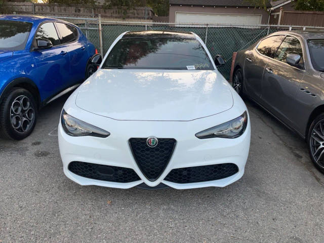 2023 Alfa Romeo Giulia Veloce RWD photo