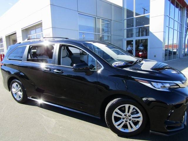 2022 Toyota Sienna XSE AWD photo