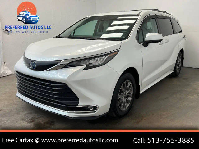2022 Toyota Sienna XLE FWD photo
