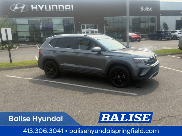 2023 Volkswagen Taos SE AWD photo