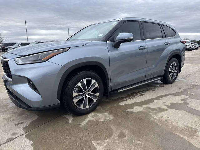 2022 Toyota Highlander XLE FWD photo