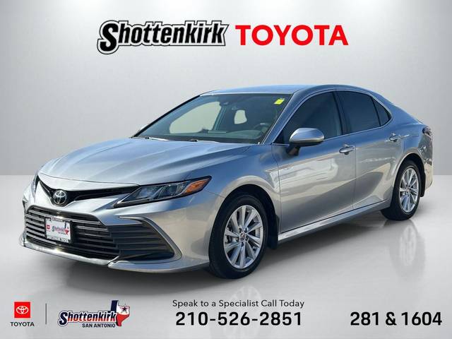 2023 Toyota Camry LE FWD photo
